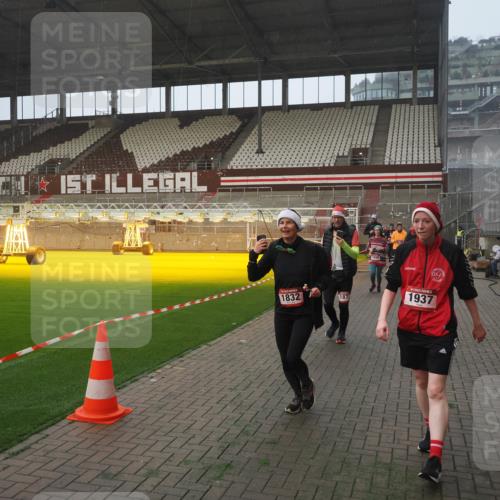 07.12.2025 - St. Pauli X-Mass-Run No. 15 Fabian Wolf http://msf.ph/oto/9364404 07.12.2025 10:06:22 Ziel 34, 127, 187, 893, 967, 969, 1119, 1369, 1479, 1480, 1832, 1937, 1946, 3534, 3535, 3536, 3537, 4657, 4665, 4670, 4672, 4676, 4677, 4736, 4739 meine-sportfotos.de