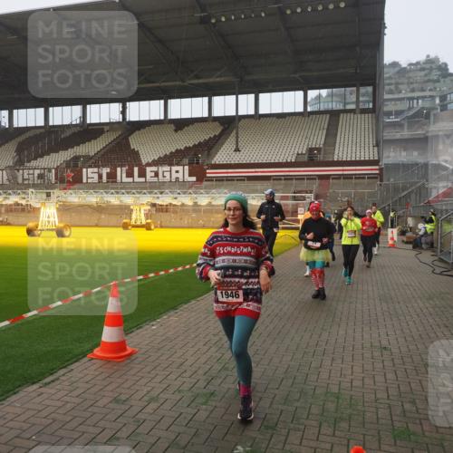 07.12.2025 - St. Pauli X-Mass-Run No. 15 Fabian Wolf http://msf.ph/oto/9364417 07.12.2025 10:06:26 Ziel 34, 187, 562, 893, 1119, 1369, 1479, 1480, 1832, 1937, 1946, 3213, 3232, 3534, 3535, 3536, 3537, 4459, 4657, 4665, 4670, 4672, 4676, 4677, 4736, 4739 meine-sportfotos.de