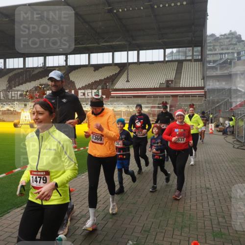 07.12.2025 - St. Pauli X-Mass-Run No. 15 Fabian Wolf http://msf.ph/oto/9364434 07.12.2025 10:06:30 Ziel 34, 187, 562, 1369, 1479, 1480, 1832, 1946, 3213, 3232, 3534, 3535, 3536, 3537, 4459, 4672, 4677 meine-sportfotos.de