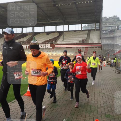 07.12.2025 - St. Pauli X-Mass-Run No. 15 Fabian Wolf http://msf.ph/oto/9364436 07.12.2025 10:06:30 Ziel 34, 187, 562, 1369, 1479, 1480, 1832, 1946, 3213, 3232, 3534, 3535, 3536, 3537, 4459, 4672, 4677 meine-sportfotos.de
