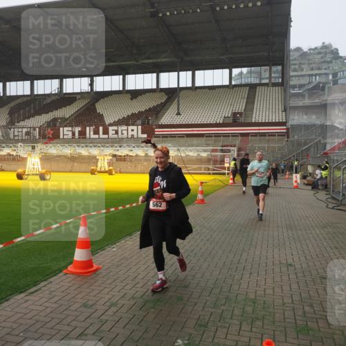 07.12.2025 - St. Pauli X-Mass-Run No. 15 Fabian Wolf http://msf.ph/oto/9364464 07.12.2025 10:06:36 Ziel 34, 150, 562, 1369, 1479, 1480, 1946, 3213, 3232, 3330, 3333, 3534, 3535, 3536, 3537, 3970, 3971, 4459 meine-sportfotos.de