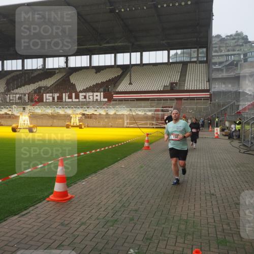 07.12.2025 - St. Pauli X-Mass-Run No. 15 Fabian Wolf http://msf.ph/oto/9364467 07.12.2025 10:06:38 Ziel 34, 150, 562, 1369, 1479, 1480, 1946, 3213, 3232, 3330, 3333, 3534, 3535, 3536, 3537, 3970, 3971, 4459 meine-sportfotos.de