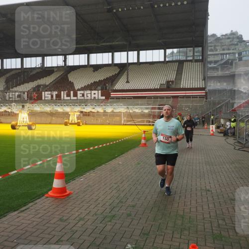 07.12.2025 - St. Pauli X-Mass-Run No. 15 Fabian Wolf http://msf.ph/oto/9364469 07.12.2025 10:06:38 Ziel 34, 150, 562, 1369, 1479, 1480, 1946, 3213, 3232, 3330, 3333, 3534, 3535, 3536, 3537, 3970, 3971, 4459 meine-sportfotos.de