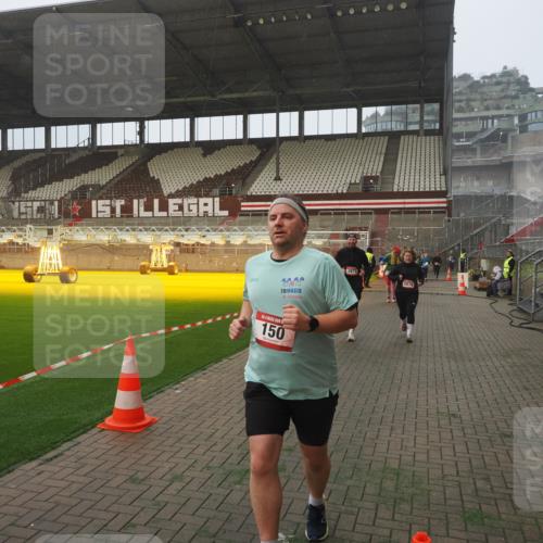 07.12.2025 - St. Pauli X-Mass-Run No. 15 Fabian Wolf http://msf.ph/oto/9364473 07.12.2025 10:06:39 Ziel 150, 562, 1369, 1479, 1480, 3213, 3232, 3330, 3333, 3534, 3535, 3536, 3537, 3970, 3971, 4459 meine-sportfotos.de