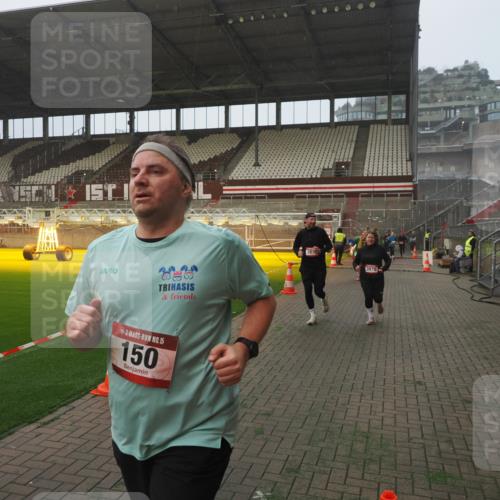 07.12.2025 - St. Pauli X-Mass-Run No. 15 Fabian Wolf http://msf.ph/oto/9364475 07.12.2025 10:06:39 Ziel 150, 562, 1369, 1479, 1480, 3213, 3232, 3330, 3333, 3534, 3535, 3536, 3537, 3970, 3971, 4459 meine-sportfotos.de