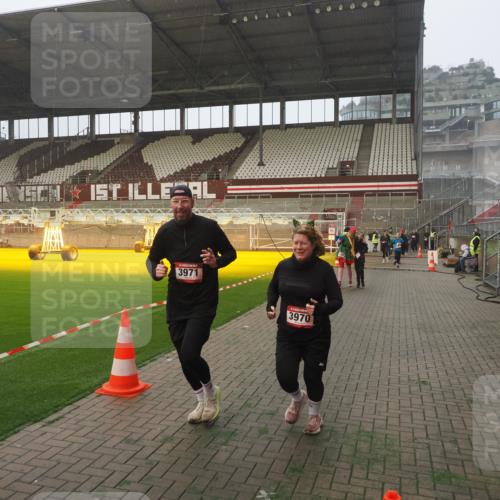 07.12.2025 - St. Pauli X-Mass-Run No. 15 Fabian Wolf http://msf.ph/oto/9364482 07.12.2025 10:06:41 Ziel 150, 562, 2129, 3213, 3232, 3330, 3333, 3534, 3535, 3536, 3537, 3970, 3971, 4459, 4735, 4738 meine-sportfotos.de