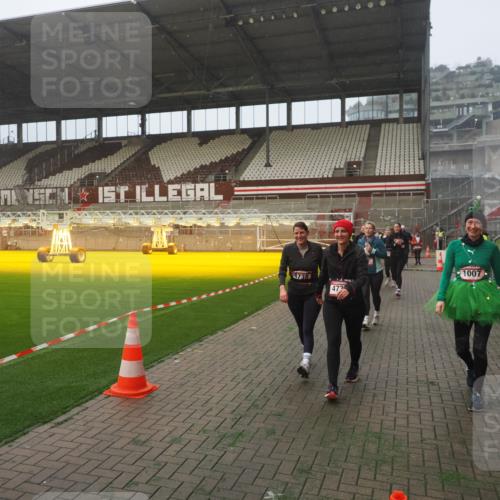 07.12.2025 - St. Pauli X-Mass-Run No. 15 Fabian Wolf http://msf.ph/oto/9364499 07.12.2025 10:06:51 Ziel 150, 217, 366, 867, 972, 975, 1007, 1103, 1505, 1735, 1736, 2129, 3189, 3330, 3333, 3970, 3971, 4735, 4738 meine-sportfotos.de