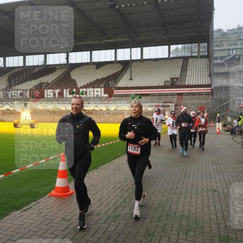 07.12.2025 - St. Pauli X-Mass-Run No. 15 Fabian Wolf http://msf.ph/oto/9364514 07.12.2025 10:06:56 Ziel 217, 366, 867, 972, 975, 1007, 1103, 1505, 1735, 1736, 2129, 3189, 3333, 4354, 4735, 4738 meine-sportfotos.de