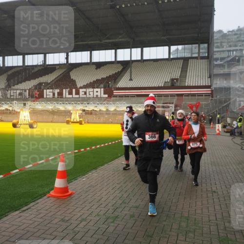 07.12.2025 - St. Pauli X-Mass-Run No. 15 Fabian Wolf http://msf.ph/oto/9364520 07.12.2025 10:06:58 Ziel 217, 366, 421, 792, 867, 972, 975, 1007, 1103, 1505, 1572, 1735, 1736, 2129, 3189, 4354, 4735, 4738 meine-sportfotos.de