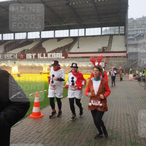 07.12.2025 - St. Pauli X-Mass-Run No. 15 Fabian Wolf http://msf.ph/oto/9364526 07.12.2025 10:06:59 Ziel 217, 366, 421, 792, 867, 972, 975, 1007, 1103, 1505, 1572, 1735, 1736, 2129, 3189, 3945, 4354, 4735, 4738 meine-sportfotos.de