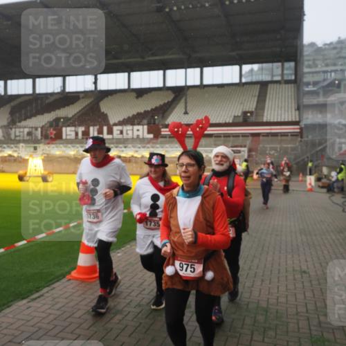 07.12.2025 - St. Pauli X-Mass-Run No. 15 Fabian Wolf http://msf.ph/oto/9364528 07.12.2025 10:06:59 Ziel 217, 366, 421, 792, 867, 972, 975, 1007, 1103, 1505, 1572, 1735, 1736, 2129, 3189, 3945, 4354, 4735, 4738 meine-sportfotos.de