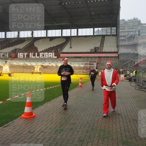 07.12.2025 - St. Pauli X-Mass-Run No. 15 Fabian Wolf http://msf.ph/oto/9364558 07.12.2025 10:07:10 Ziel 421, 792, 972, 975, 1572, 1736, 2983, 3414, 3945, 4354 meine-sportfotos.de