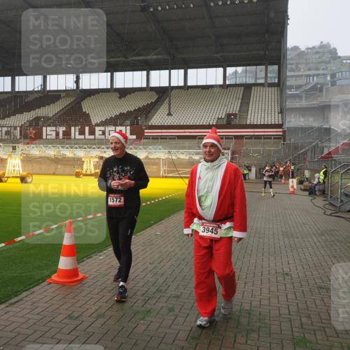 07.12.2025 - St. Pauli X-Mass-Run No. 15 Fabian Wolf http://msf.ph/oto/9364564 07.12.2025 10:07:12 Ziel 421, 792, 1572, 2983, 3414, 3945, 4354 meine-sportfotos.de