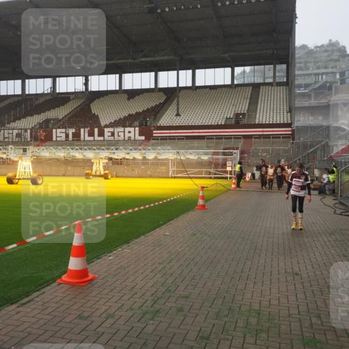 07.12.2025 - St. Pauli X-Mass-Run No. 15 Fabian Wolf http://msf.ph/oto/9364591 07.12.2025 10:07:18 Ziel 256, 265, 272, 517, 657, 685, 1187, 1234, 1572, 2983, 3414, 3945 meine-sportfotos.de