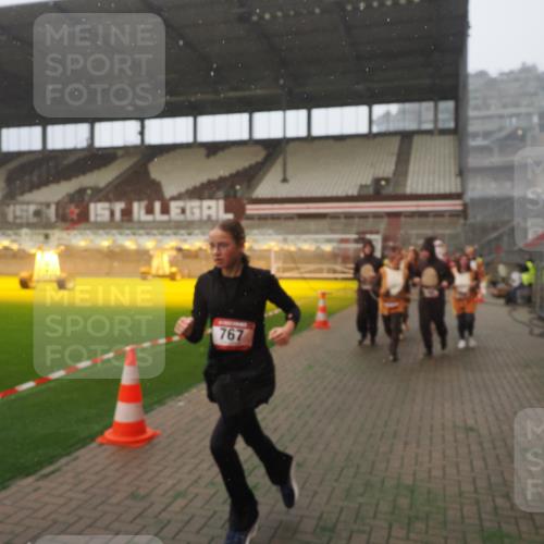 07.12.2025 - St. Pauli X-Mass-Run No. 15 Fabian Wolf http://msf.ph/oto/9364608 07.12.2025 10:07:24 Ziel 256, 265, 272, 517, 657, 685, 716, 767, 1187, 1234, 2983 meine-sportfotos.de