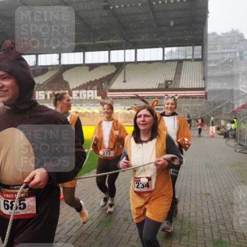07.12.2025 - St. Pauli X-Mass-Run No. 15 Fabian Wolf http://msf.ph/oto/9364621 07.12.2025 10:07:28 Ziel 256, 265, 272, 517, 657, 685, 716, 767, 1187, 1234, 1543, 2983, 3003 meine-sportfotos.de
