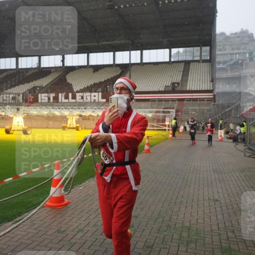 07.12.2025 - St. Pauli X-Mass-Run No. 15 Fabian Wolf http://msf.ph/oto/9364627 07.12.2025 10:07:30 Ziel 256, 265, 272, 517, 657, 685, 716, 767, 1187, 1234, 1543, 3003 meine-sportfotos.de