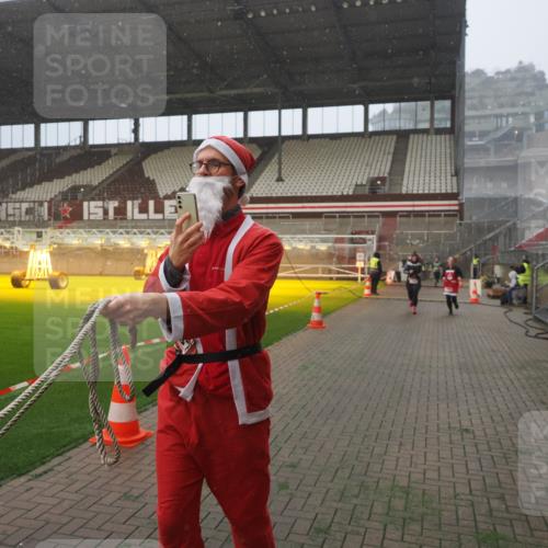 07.12.2025 - St. Pauli X-Mass-Run No. 15 Fabian Wolf http://msf.ph/oto/9364628 07.12.2025 10:07:30 Ziel 256, 265, 272, 517, 657, 685, 716, 767, 1187, 1234, 1543, 3003 meine-sportfotos.de