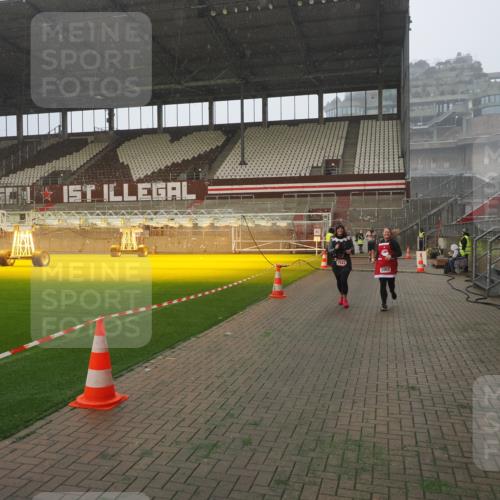 07.12.2025 - St. Pauli X-Mass-Run No. 15 Fabian Wolf http://msf.ph/oto/9364632 07.12.2025 10:07:32 Ziel 256, 265, 272, 517, 657, 685, 716, 767, 1187, 1234, 1447, 1449, 1543, 3003 meine-sportfotos.de