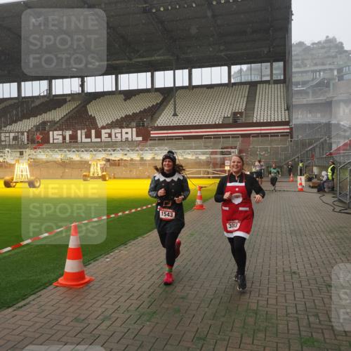 07.12.2025 - St. Pauli X-Mass-Run No. 15 Fabian Wolf http://msf.ph/oto/9364641 07.12.2025 10:07:34 Ziel 256, 265, 272, 517, 657, 685, 716, 767, 1187, 1234, 1447, 1449, 1543, 3003 meine-sportfotos.de
