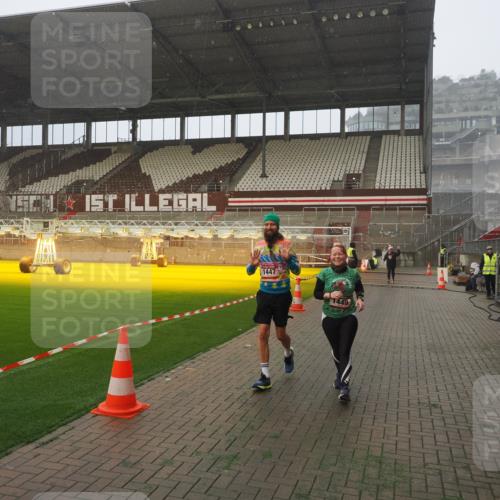 07.12.2025 - St. Pauli X-Mass-Run No. 15 Fabian Wolf http://msf.ph/oto/9364650 07.12.2025 10:07:41 Ziel 1447, 1449, 1543, 1905, 3003 meine-sportfotos.de