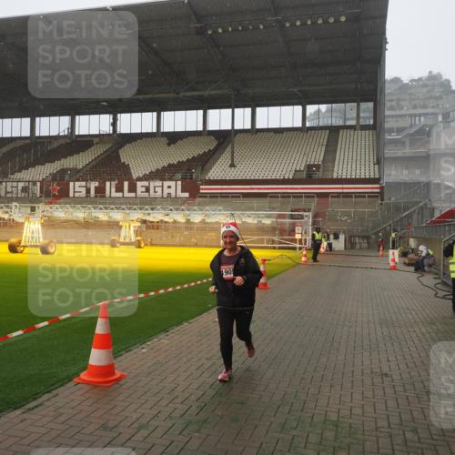07.12.2025 - St. Pauli X-Mass-Run No. 15 Fabian Wolf http://msf.ph/oto/9364660 07.12.2025 10:07:48 Ziel 1447, 1449, 1905 meine-sportfotos.de