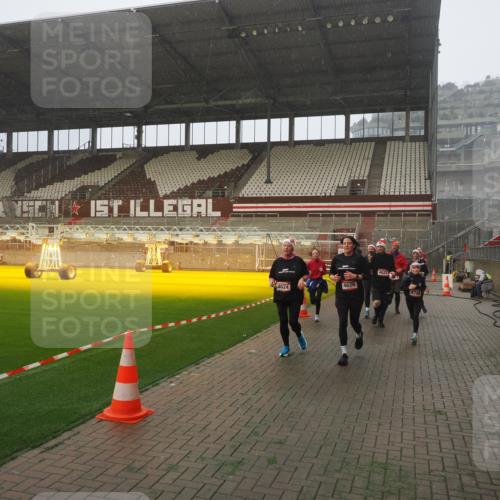07.12.2025 - St. Pauli X-Mass-Run No. 15 Fabian Wolf http://msf.ph/oto/9364671 07.12.2025 10:08:02 Ziel 2692, 3627, 3628, 4231, 4623, 4624, 4626, 4734, 4737, 4740 meine-sportfotos.de