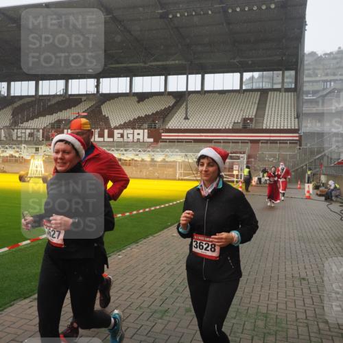 07.12.2025 - St. Pauli X-Mass-Run No. 15 Fabian Wolf http://msf.ph/oto/9364692 07.12.2025 10:08:07 Ziel 2691, 2692, 3627, 3628, 4231, 4623, 4624, 4626, 4734, 4737, 4740 meine-sportfotos.de