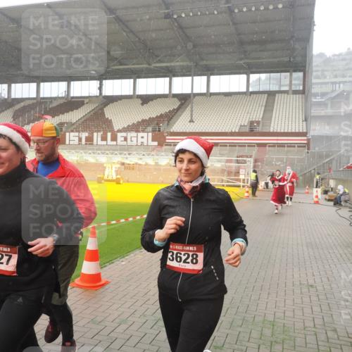 07.12.2025 - St. Pauli X-Mass-Run No. 15 Fabian Wolf http://msf.ph/oto/9364693 07.12.2025 10:08:07 Ziel 2691, 2692, 3627, 3628, 4231, 4623, 4624, 4626, 4734, 4737, 4740 meine-sportfotos.de
