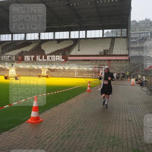 07.12.2025 - St. Pauli X-Mass-Run No. 15 Fabian Wolf http://msf.ph/oto/9364718 07.12.2025 10:08:26 Ziel 2650, 2746 meine-sportfotos.de