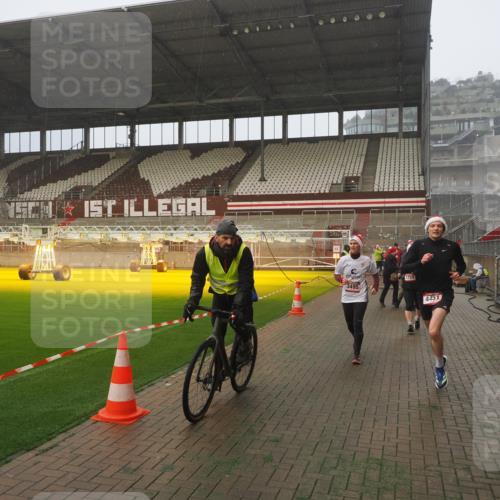 07.12.2025 - St. Pauli X-Mass-Run No. 15 Fabian Wolf http://msf.ph/oto/9364736 07.12.2025 10:08:37 Ziel 2247, 2248, 2650, 3212, 3495, 3671, 3759, 4205, 4232, 4234, 4451 meine-sportfotos.de