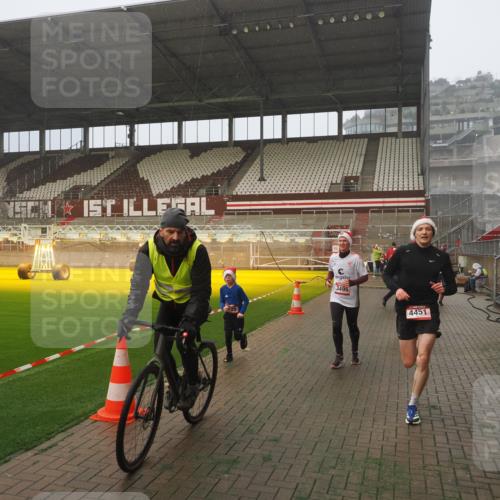 07.12.2025 - St. Pauli X-Mass-Run No. 15 Fabian Wolf http://msf.ph/oto/9364737 07.12.2025 10:08:38 Ziel 707, 2247, 2248, 2650, 3212, 3495, 3671, 3759, 4205, 4232, 4234, 4451 meine-sportfotos.de