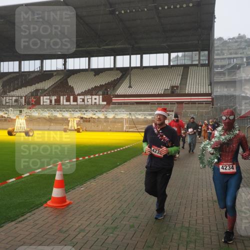 07.12.2025 - St. Pauli X-Mass-Run No. 15 Fabian Wolf http://msf.ph/oto/9364755 07.12.2025 10:08:43 Ziel 390, 707, 789, 947, 1002, 1031, 2247, 2248, 2521, 3212, 3332, 3335, 3495, 3671, 3759, 4205, 4232, 4234, 4451 meine-sportfotos.de