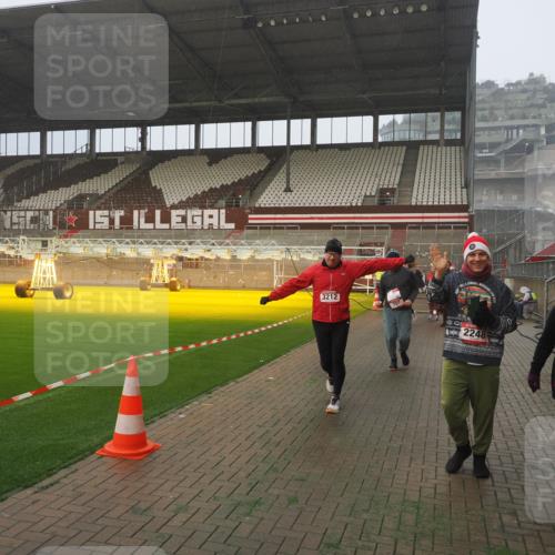 07.12.2025 - St. Pauli X-Mass-Run No. 15 Fabian Wolf http://msf.ph/oto/9364763 07.12.2025 10:08:45 Ziel 390, 707, 789, 947, 1002, 1031, 1176, 2247, 2248, 2521, 3212, 3332, 3335, 3495, 3671, 3759, 3904, 4205, 4232, 4234, 4451 meine-sportfotos.de