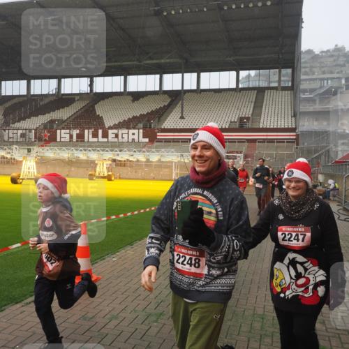 07.12.2025 - St. Pauli X-Mass-Run No. 15 Fabian Wolf http://msf.ph/oto/9364772 07.12.2025 10:08:47 Ziel 390, 707, 789, 947, 1002, 1031, 1176, 2247, 2248, 2521, 3212, 3332, 3335, 3495, 3671, 3759, 3904, 3907, 4205, 4232, 4234, 4451 meine-sportfotos.de