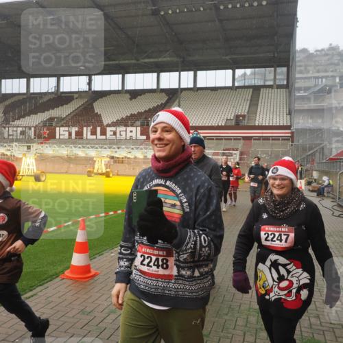 07.12.2025 - St. Pauli X-Mass-Run No. 15 Fabian Wolf http://msf.ph/oto/9364773 07.12.2025 10:08:47 Ziel 390, 707, 789, 947, 1002, 1031, 1176, 2247, 2248, 2521, 3212, 3332, 3335, 3495, 3671, 3759, 3904, 3907, 4205, 4232, 4234, 4451 meine-sportfotos.de