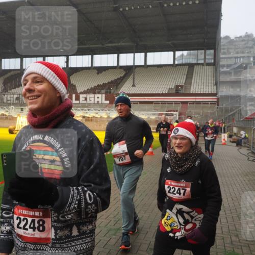 07.12.2025 - St. Pauli X-Mass-Run No. 15 Fabian Wolf http://msf.ph/oto/9364775 07.12.2025 10:08:47 Ziel 390, 707, 789, 947, 1002, 1031, 1176, 2247, 2248, 2521, 3212, 3332, 3335, 3495, 3671, 3759, 3904, 3907, 4205, 4232, 4234, 4451 meine-sportfotos.de