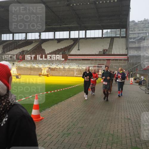 07.12.2025 - St. Pauli X-Mass-Run No. 15 Fabian Wolf http://msf.ph/oto/9364779 07.12.2025 10:08:48 Ziel 390, 707, 786, 789, 947, 1002, 1031, 1176, 2247, 2248, 2521, 3212, 3332, 3335, 3484, 3495, 3671, 3759, 3904, 3907, 4205, 4232, 4234, 4451 meine-sportfotos.de