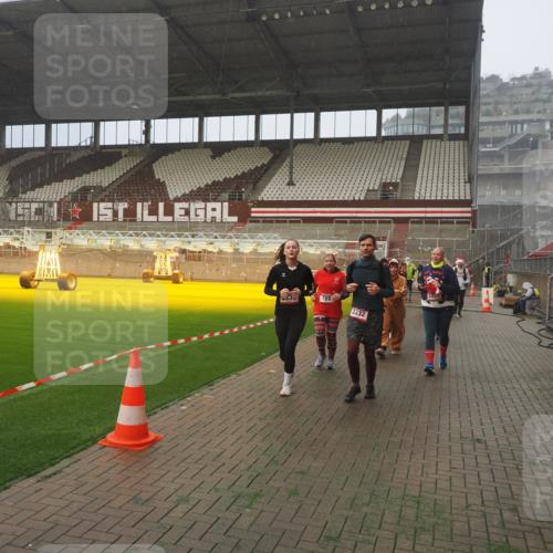 07.12.2025 - St. Pauli X-Mass-Run No. 15 Fabian Wolf http://msf.ph/oto/9364780 07.12.2025 10:08:49 Ziel 390, 707, 786, 789, 947, 1002, 1031, 1176, 2247, 2248, 2521, 3212, 3332, 3335, 3484, 3495, 3671, 3759, 3904, 3907, 4205, 4232, 4234, 4451 meine-sportfotos.de