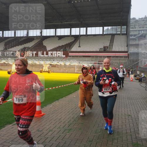 07.12.2025 - St. Pauli X-Mass-Run No. 15 Fabian Wolf http://msf.ph/oto/9364790 07.12.2025 10:08:52 Ziel 19, 390, 707, 786, 789, 947, 1002, 1031, 1176, 2521, 3212, 3300, 3332, 3335, 3484, 3671, 3891, 3904, 3907, 4232, 4234, 4451 meine-sportfotos.de