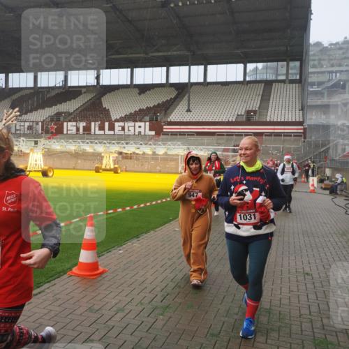07.12.2025 - St. Pauli X-Mass-Run No. 15 Fabian Wolf http://msf.ph/oto/9364791 07.12.2025 10:08:52 Ziel 19, 390, 707, 786, 789, 947, 1002, 1031, 1176, 2521, 3212, 3300, 3332, 3335, 3484, 3671, 3891, 3904, 3907, 4232, 4234, 4451 meine-sportfotos.de