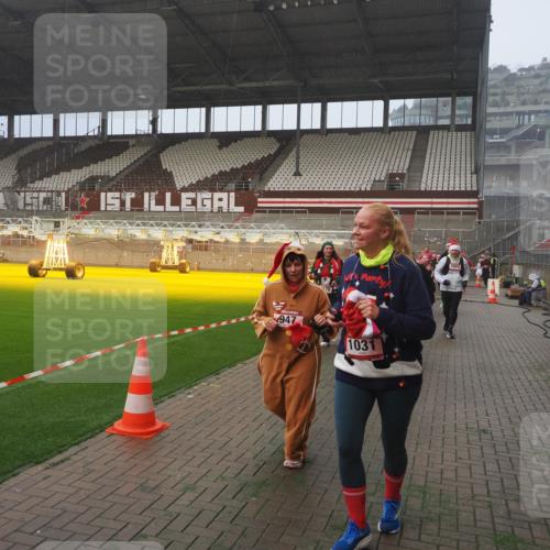 07.12.2025 - St. Pauli X-Mass-Run No. 15 Fabian Wolf http://msf.ph/oto/9364792 07.12.2025 10:08:52 Ziel 19, 390, 707, 786, 789, 947, 1002, 1031, 1176, 2521, 3212, 3300, 3332, 3335, 3484, 3671, 3891, 3904, 3907, 4232, 4234, 4451 meine-sportfotos.de