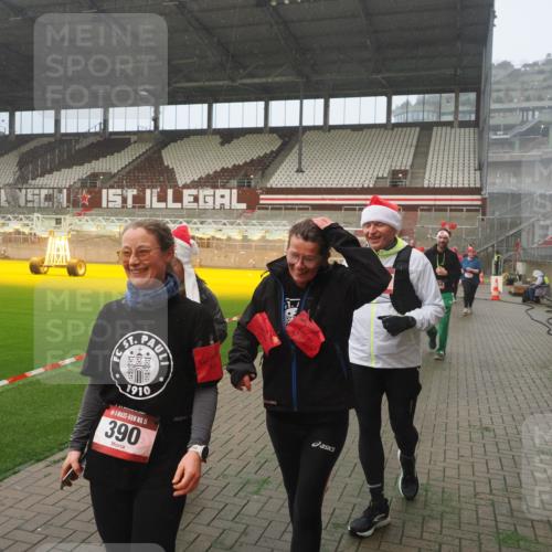 07.12.2025 - St. Pauli X-Mass-Run No. 15 Fabian Wolf http://msf.ph/oto/9364812 07.12.2025 10:08:56 Ziel 19, 390, 707, 786, 789, 947, 1002, 1031, 1176, 1570, 2126, 2521, 3212, 3300, 3332, 3335, 3484, 3671, 3891, 3904, 3907, 4066, 4067, 4068 meine-sportfotos.de