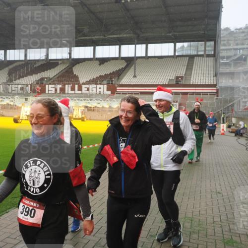07.12.2025 - St. Pauli X-Mass-Run No. 15 Fabian Wolf http://msf.ph/oto/9364813 07.12.2025 10:08:56 Ziel 19, 390, 707, 786, 789, 947, 1002, 1031, 1176, 1570, 2126, 2521, 3212, 3300, 3332, 3335, 3484, 3671, 3891, 3904, 3907, 4066, 4067, 4068 meine-sportfotos.de