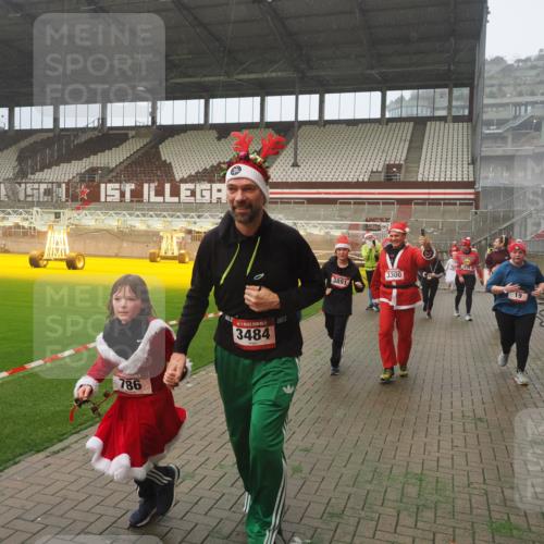 07.12.2025 - St. Pauli X-Mass-Run No. 15 Fabian Wolf http://msf.ph/oto/9364827 07.12.2025 10:09:00 Ziel 19, 390, 786, 789, 947, 1002, 1176, 1461, 1465, 1570, 1575, 1576, 2126, 2521, 3300, 3332, 3335, 3484, 3891, 3904, 3907, 4066, 4067, 4068 meine-sportfotos.de
