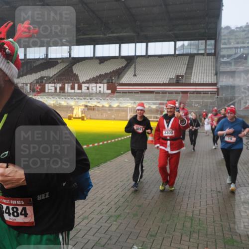07.12.2025 - St. Pauli X-Mass-Run No. 15 Fabian Wolf http://msf.ph/oto/9364829 07.12.2025 10:09:00 Ziel 19, 390, 786, 789, 947, 1002, 1176, 1461, 1465, 1570, 1575, 1576, 2126, 2521, 3300, 3332, 3335, 3484, 3891, 3904, 3907, 4066, 4067, 4068 meine-sportfotos.de