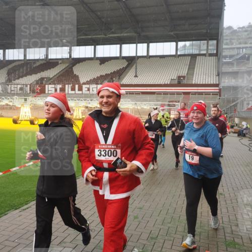 07.12.2025 - St. Pauli X-Mass-Run No. 15 Fabian Wolf http://msf.ph/oto/9364834 07.12.2025 10:09:01 Ziel 19, 390, 786, 789, 1176, 1461, 1465, 1570, 1575, 1576, 2126, 2521, 3300, 3484, 3891, 3904, 3907, 4066, 4067, 4068 meine-sportfotos.de