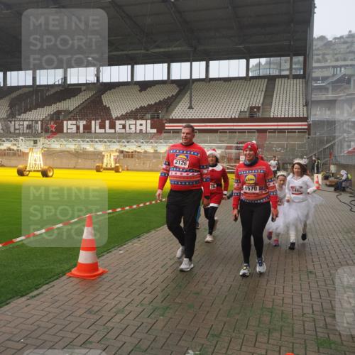 07.12.2025 - St. Pauli X-Mass-Run No. 15 Fabian Wolf http://msf.ph/oto/9364849 07.12.2025 10:09:05 Ziel 19, 786, 1461, 1465, 1570, 1575, 1576, 2126, 3300, 3484, 3891, 3904, 3907, 4066, 4067, 4068, 4113, 4666 meine-sportfotos.de