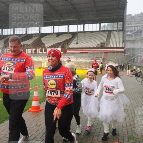 07.12.2025 - St. Pauli X-Mass-Run No. 15 Fabian Wolf http://msf.ph/oto/9364858 07.12.2025 10:09:07 Ziel 19, 786, 1461, 1465, 1570, 1575, 1576, 2126, 3300, 3484, 3891, 4066, 4067, 4068, 4113, 4666 meine-sportfotos.de