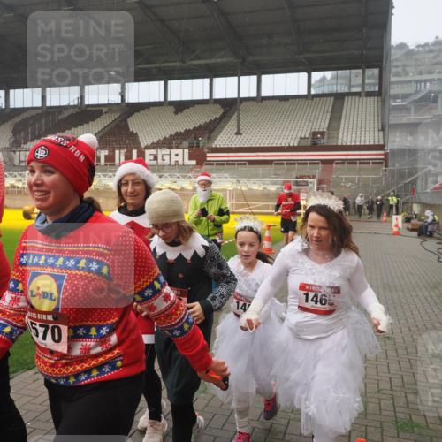 07.12.2025 - St. Pauli X-Mass-Run No. 15 Fabian Wolf http://msf.ph/oto/9364860 07.12.2025 10:09:07 Ziel 19, 786, 1461, 1465, 1570, 1575, 1576, 2126, 3300, 3484, 3891, 4066, 4067, 4068, 4113, 4666 meine-sportfotos.de